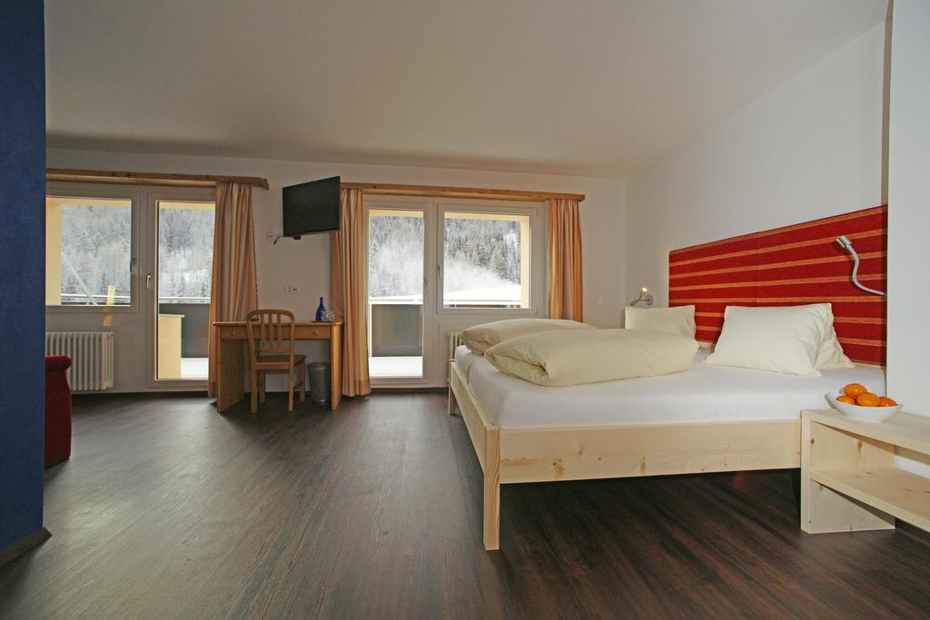 Hotel Al Rom Tschierv Exteriör bild