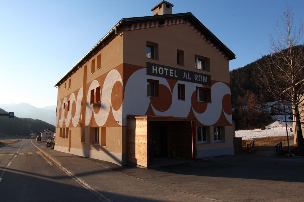 Hotel Al Rom Tschierv Exteriör bild