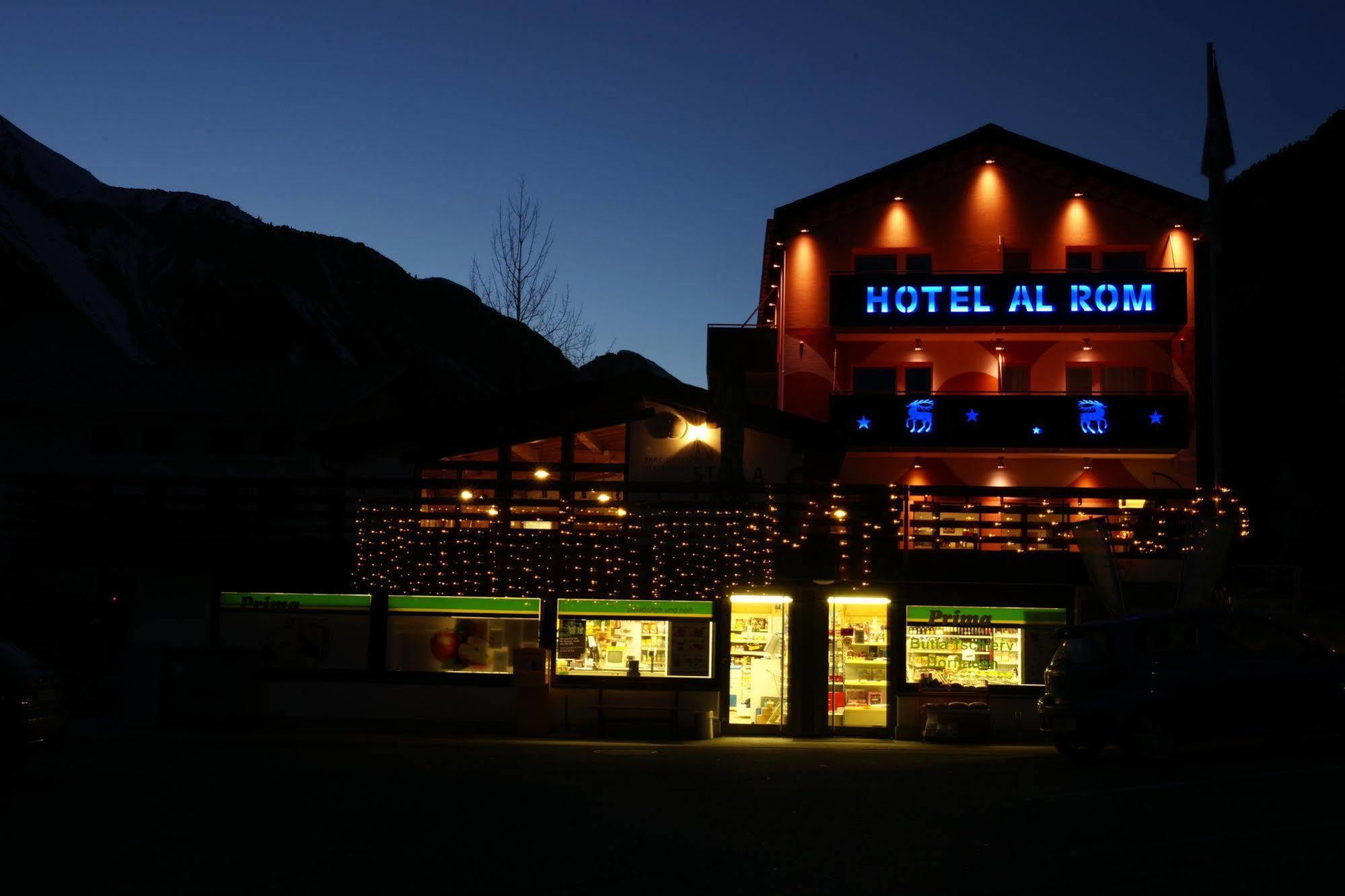 Hotel Al Rom Tschierv Exteriör bild