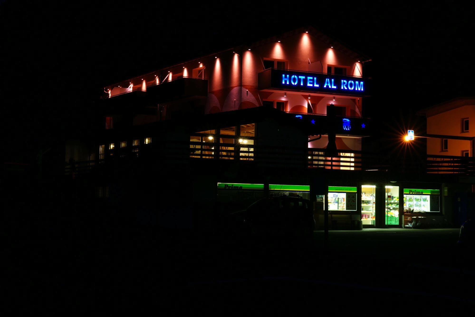 Hotel Al Rom Tschierv Exteriör bild