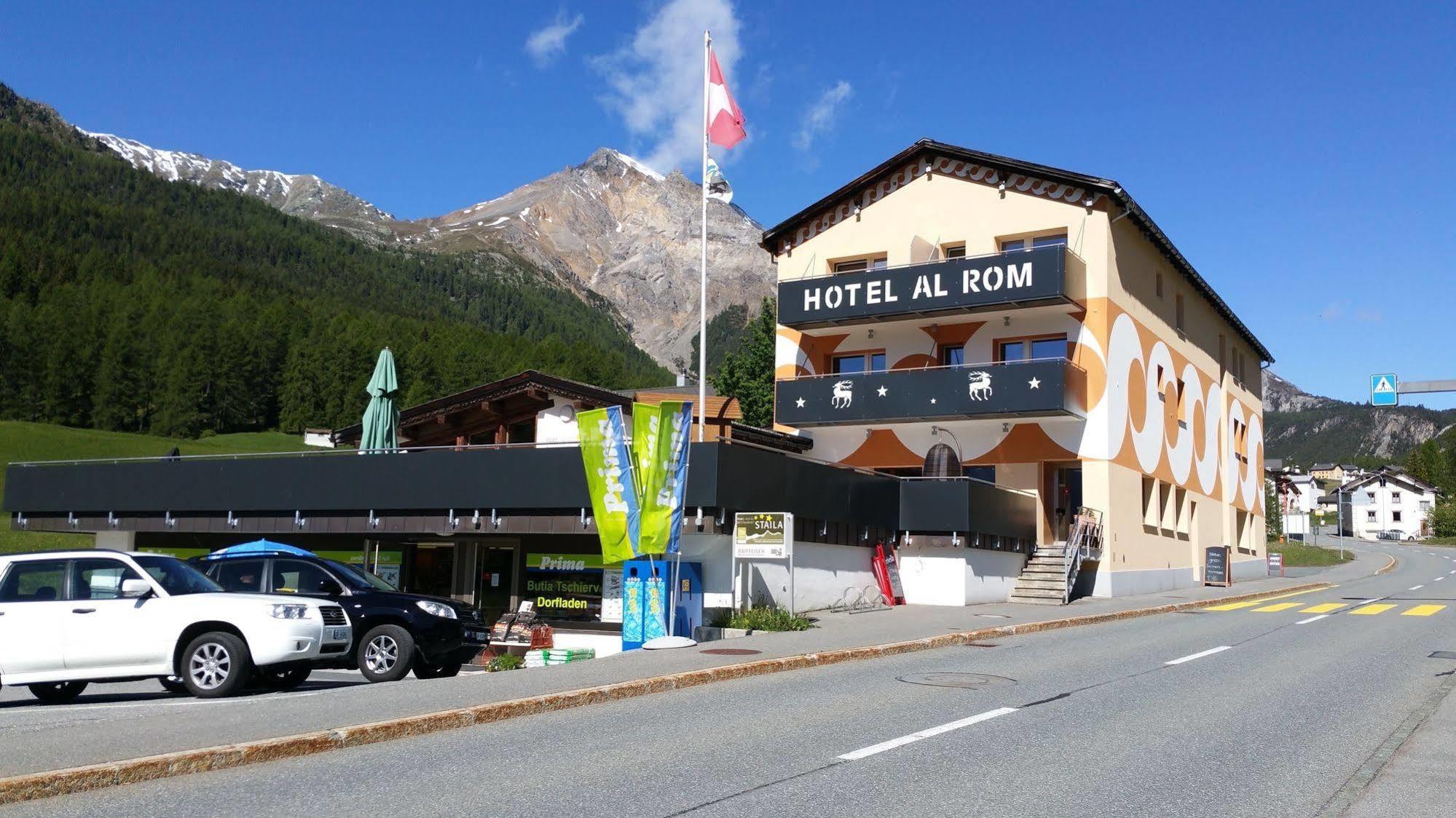 Hotel Al Rom Tschierv Exteriör bild