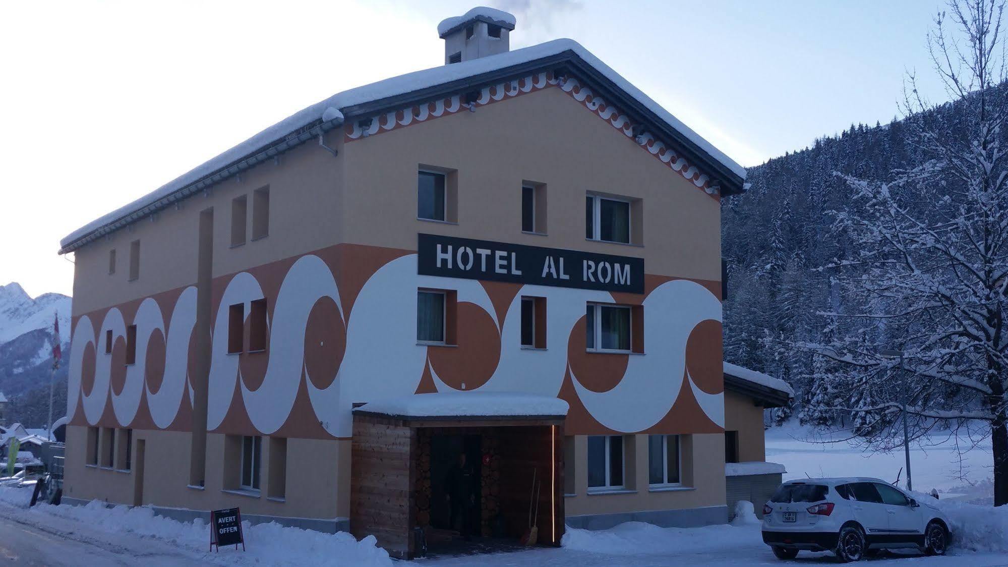 Hotel Al Rom Tschierv Exteriör bild